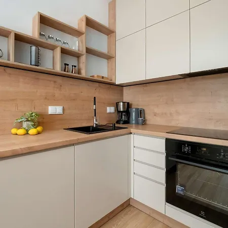 Bright With Parking & Garden By Renters Apartmán Varšava