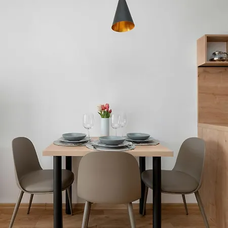 아파트 Bright With Parking & Garden By Renters 바르샤바