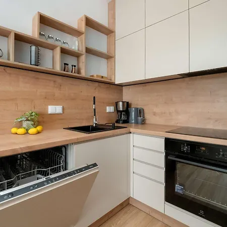Apartment Bright With Parking & Garden By Renters Warschau