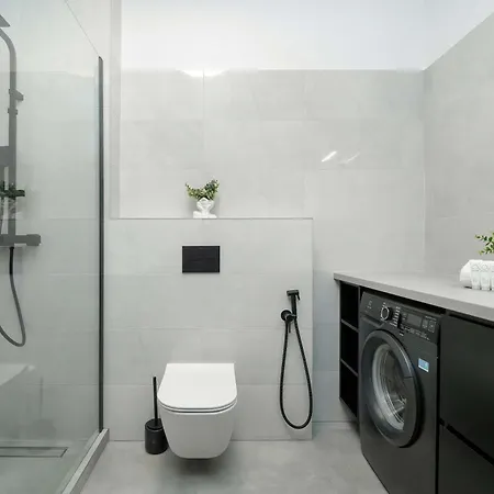 아파트 Bright With Parking & Garden By Renters *