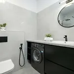 Bright With Parking & Garden By Renters Warschau
