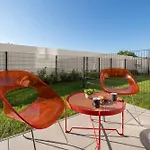 Bright With Parking & Garden By Renters Appartement *