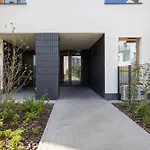 Bright With Parking & Garden By Renters Warschau