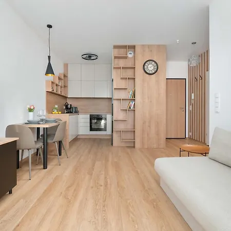 Bright With Parking & Garden By Renters Appartement *