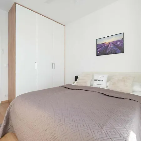 Bright With Parking & Garden By Renters * Warschau